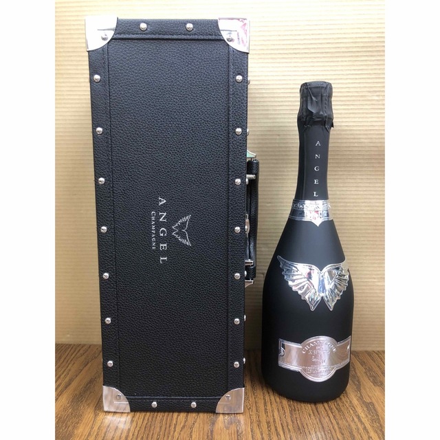 O-84  未開栓【エンジェルブリュットブラック シャンパン750mL 箱付き】