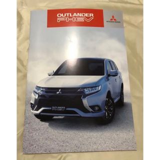 ミツビシ(三菱)のミツビシ OUTLANDER PHEV 2017.2 カタログ(カタログ/マニュアル)