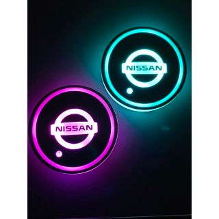 ニッサン(日産)のNISSANロゴ入り　光るLEDコースター　ドリンクコースター(車内アクセサリ)