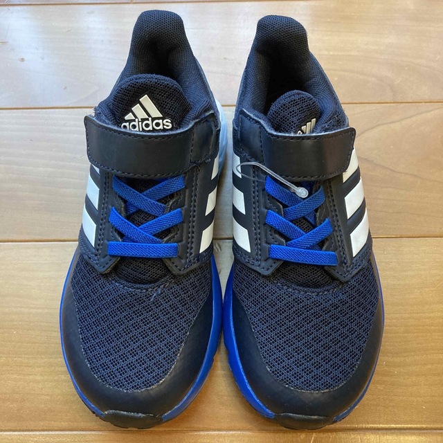 adidas(アディダス)の試着のみ！【adidas スニーカー】18センチ　ブラック&ブルー キッズ/ベビー/マタニティのキッズ靴/シューズ(15cm~)(スニーカー)の商品写真