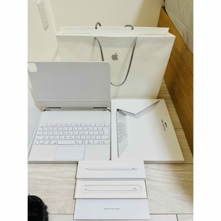 アップル(Apple)のApple Pencilと12.9インチMagic Keyboard (iPadケース)