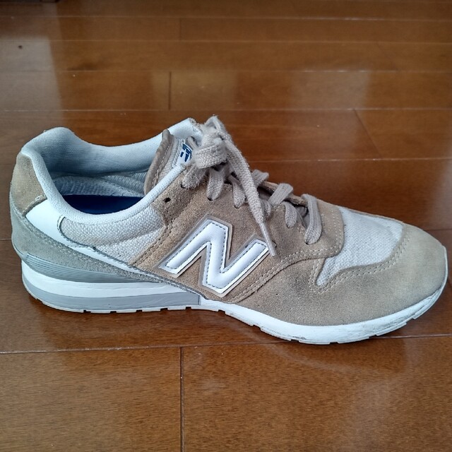 New Balance(ニューバランス)の★〜5/7値下げ中★　ニューバランス　996 ベージュ　25cm  美品 レディースの靴/シューズ(スニーカー)の商品写真