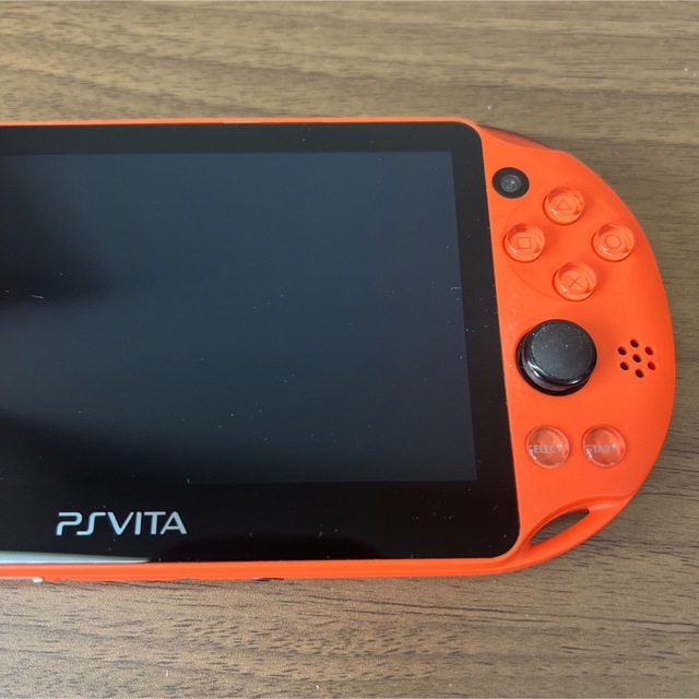 PlayStation Vita(プレイステーションヴィータ)のPlayStationVITA ネオンオレンジ アクアブルー 2台セット エンタメ/ホビーのゲームソフト/ゲーム機本体(携帯用ゲーム機本体)の商品写真