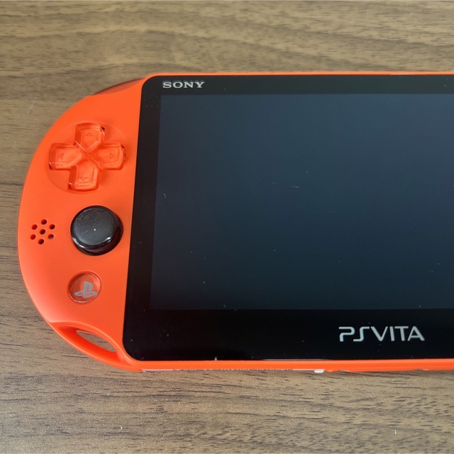 PlayStation Vita(プレイステーションヴィータ)のPlayStationVITA ネオンオレンジ アクアブルー 2台セット エンタメ/ホビーのゲームソフト/ゲーム機本体(携帯用ゲーム機本体)の商品写真