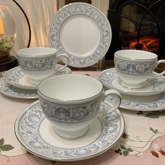 WEDGWOOD カップとソーサー2客ずつ