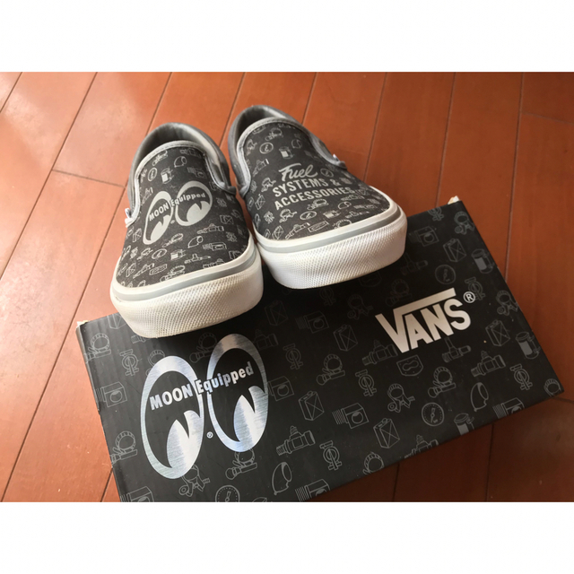 LOOK to MOON MOON EQUIPPED SLIP ON 新着ランキング 9310円引き dtwg