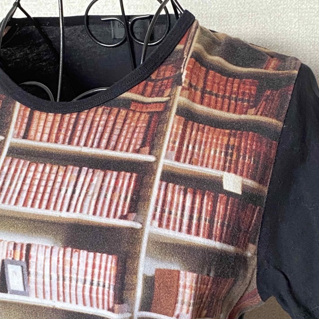 Paul Smith(ポールスミス)のPaul Smith BLACK  ポールスミス　本棚　書斎　半袖Tシャツ レディースのトップス(Tシャツ(半袖/袖なし))の商品写真