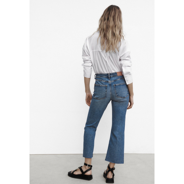 ZARA  Z1975 HIGH-WAIST MINI FLARE デニムパンツ レディースのパンツ(デニム/ジーンズ)の商品写真