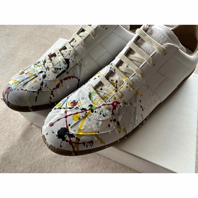 Maison Martin Margiela(マルタンマルジェラ)の46新品 メゾン マルジェラ スプラッシュペイント ジャーマントレーナー メンズ メンズの靴/シューズ(スニーカー)の商品写真