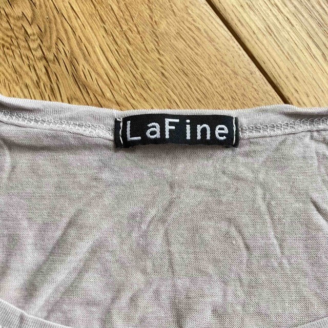 LaFine(ラファイン)の新品送料込み　ラファイン　ロングTシャツ　ライトグレー  M/L レディースのトップス(Tシャツ(長袖/七分))の商品写真