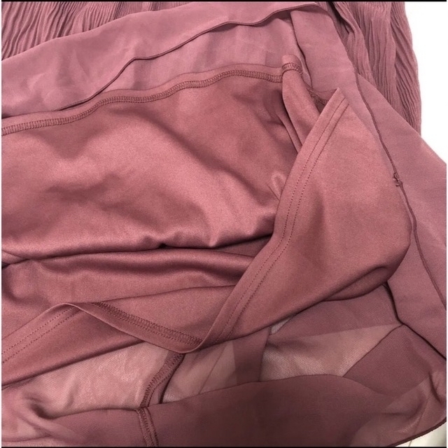GU(ジーユー)の新品タグ付き　GU ランダムプリーツ　ロングスカート　ピンク　Mサイズ　ジーユー レディースのスカート(ロングスカート)の商品写真