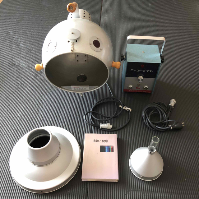 スマホ/家電/カメラニッコーライト　光線治療器　コウケントー2号器と同等品