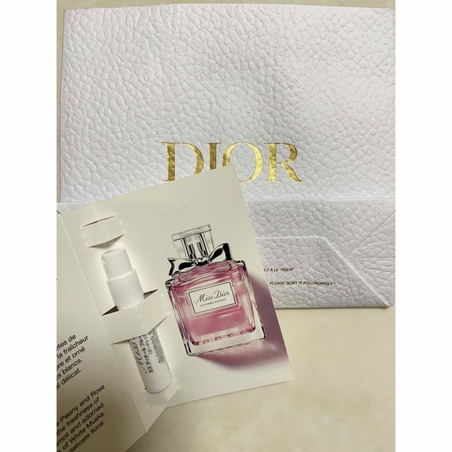 Dior(ディオール)のDior ミス ディオール ブルーミング ボディパウダー おまけつき コスメ/美容のボディケア(ボディパウダー)の商品写真