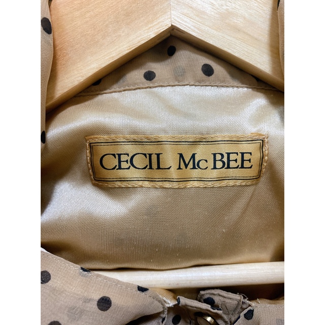 CECIL McBEE(セシルマクビー)のCECIL McBEE セシルマクビー　トップス　長袖シャツ カットソー　シャツ レディースのトップス(シャツ/ブラウス(長袖/七分))の商品写真