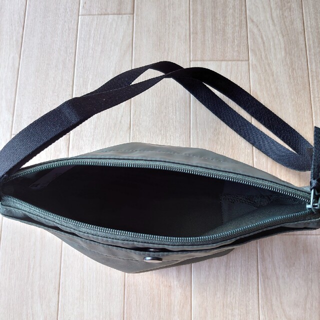 UNIQLO(ユニクロ)のユニクロ◆ポシェット メンズのバッグ(ボディーバッグ)の商品写真