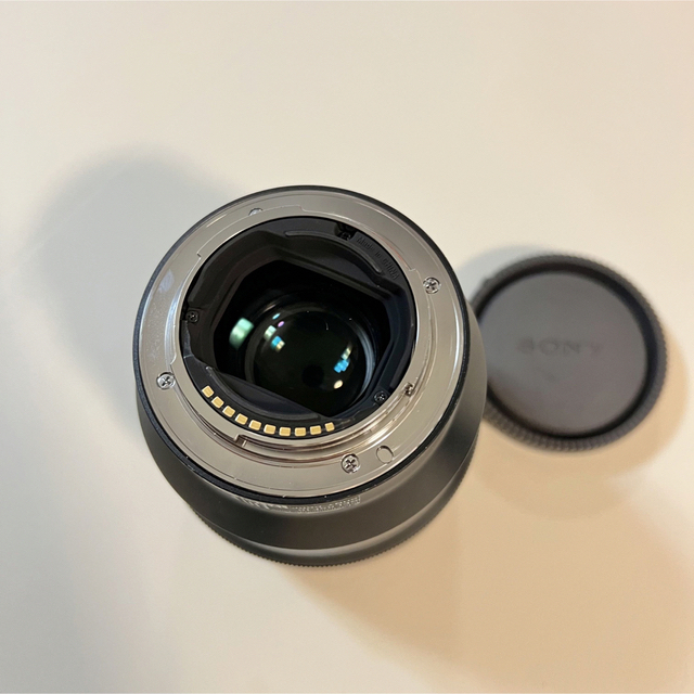 SONY(ソニー)のSony FE 85mm F1.8 中古 スマホ/家電/カメラのカメラ(レンズ(単焦点))の商品写真