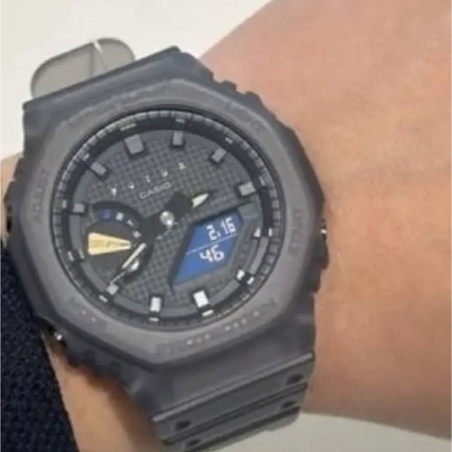 G-SHOCK(ジーショック)のFUTUR  G-SHOCK GA-2100FT-8AJR メンズの時計(腕時計(アナログ))の商品写真