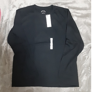 ジーユー(GU)のGU　ロンT　長袖Tシャツ　黒色　新品未使用(Tシャツ/カットソー(七分/長袖))