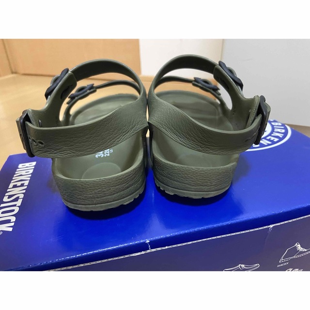 BIRKENSTOCK(ビルケンシュトック)のビルケンシュトック　アリゾナ　キッズ　カーキ　サンダル　22㎝ キッズ/ベビー/マタニティのキッズ靴/シューズ(15cm~)(サンダル)の商品写真