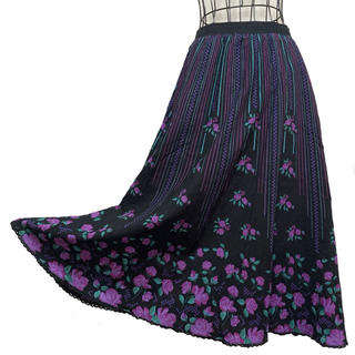 ロングスカート　黒　紫　(ロングスカート)