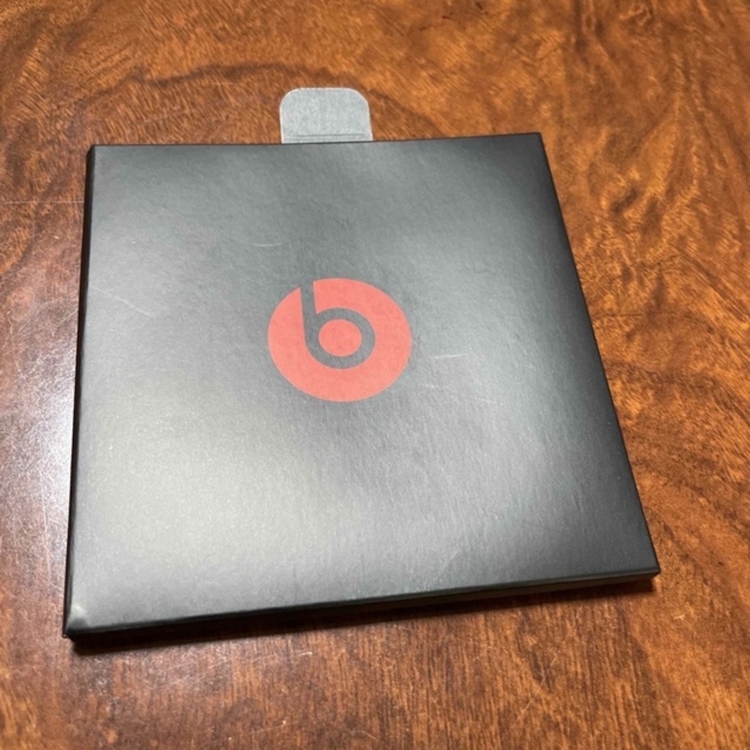 Beats(ビーツ)のBeats Solo2 ビーツ　ヘッドホン　付属品付き スマホ/家電/カメラのオーディオ機器(ヘッドフォン/イヤフォン)の商品写真