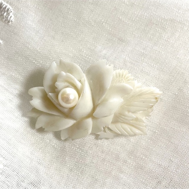 ◆ヴィンテージブローチ 白珊瑚 薔薇彫刻 ホワイトローズ サンゴ バラ 花 上品 3