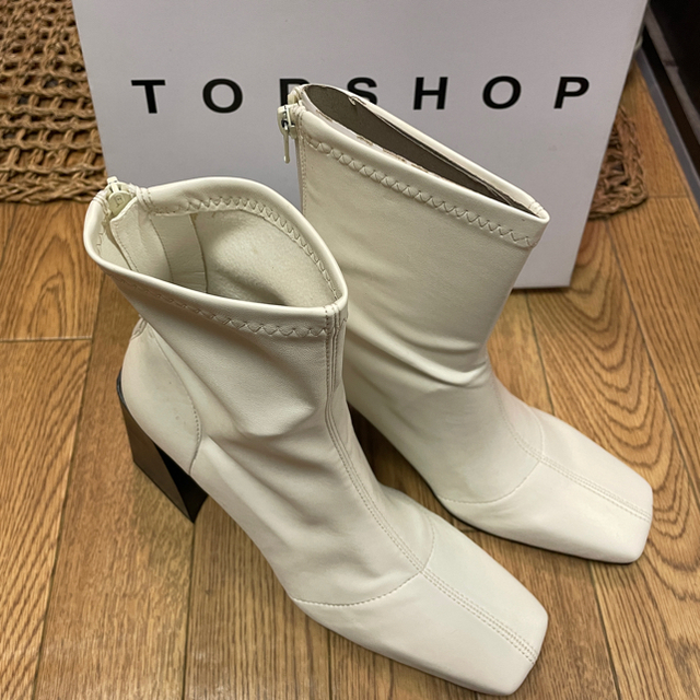 TOPSHOP(トップショップ)の新品未使用TOPSHOP ホワイトブーツ39 レディースの靴/シューズ(ブーツ)の商品写真