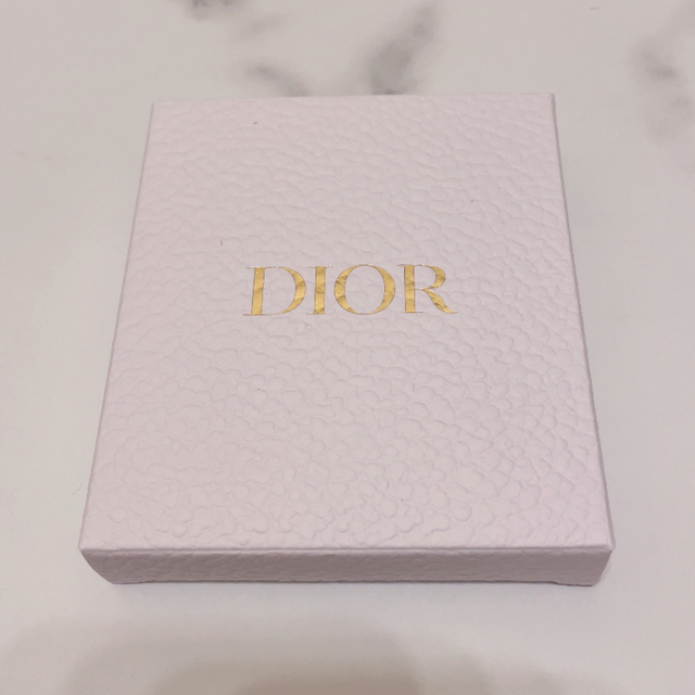 Dior(ディオール)の【sunny様専用🌸】Dior ノベルティ バッジ コスメ/美容のコスメ/美容 その他(その他)の商品写真