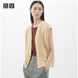 ユニクロ(UNIQLO)のUNIQLO ユニクロ ユー Vネックカーディガン（ノースリーブ） M クリーム(カーディガン)