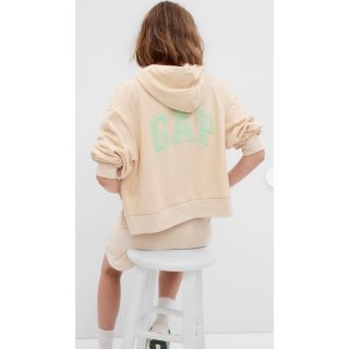 ギャップ(GAP)の激安！GAP レディースセットアップ　Ｌサイズ、パーカー＆ショートパンツ　新品！(セット/コーデ)