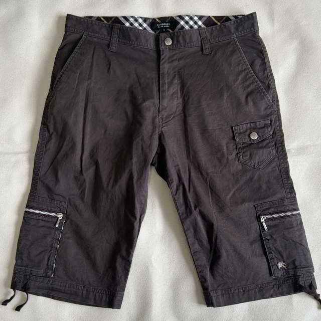 BURBERRY BLACK LABEL(バーバリーブラックレーベル)のBURBERRY BLACK LABEL Short Cargo Pants メンズのパンツ(ショートパンツ)の商品写真