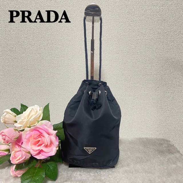 極美品】PRADA プラダ アクセサリーポーチ 巾着 三角プレート ブラック-