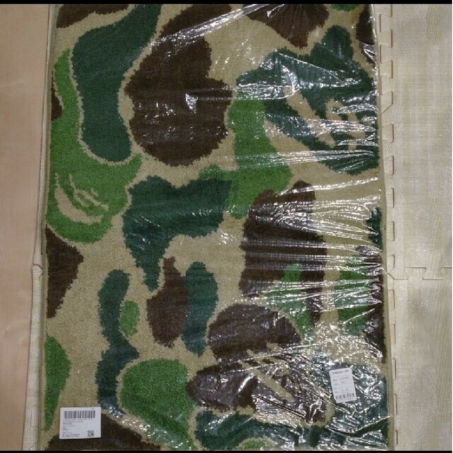 A BATHING APE(アベイシングエイプ)のA BATHING APE ABC CAMO RUG MAT インテリア/住まい/日用品のラグ/カーペット/マット(ラグ)の商品写真