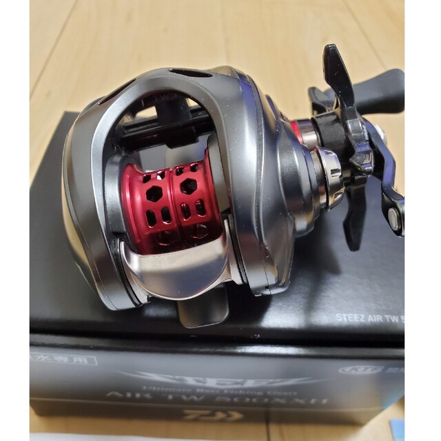 DAIWA(ダイワ)のダイワ スティーズ AIR TW 500 XXH 右ハンドル超美品 スポーツ/アウトドアのフィッシング(リール)の商品写真