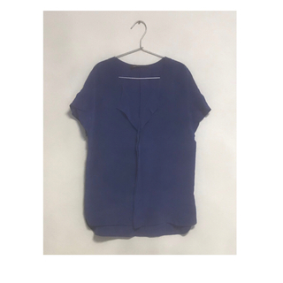 コントワーデコトニエ(Comptoir des cotonniers)のコトニエ ブルー シルク 半袖ブラウス Vネック(シャツ/ブラウス(半袖/袖なし))