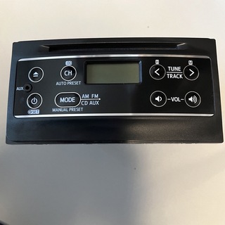 ダイハツ(ダイハツ)のカーオーディオ 86180-B5060 CD AM FM AUX デッキ(カーオーディオ)
