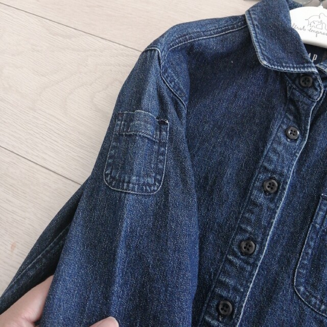 GAP Kids(ギャップキッズ)のGAP 120 上着 デニム キッズ/ベビー/マタニティのキッズ服女の子用(90cm~)(Tシャツ/カットソー)の商品写真