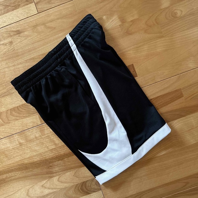 NIKE(ナイキ)のNIKE ジュニア ドライフィット ショートパンツ BLACK 150cm キッズ/ベビー/マタニティのキッズ服男の子用(90cm~)(パンツ/スパッツ)の商品写真