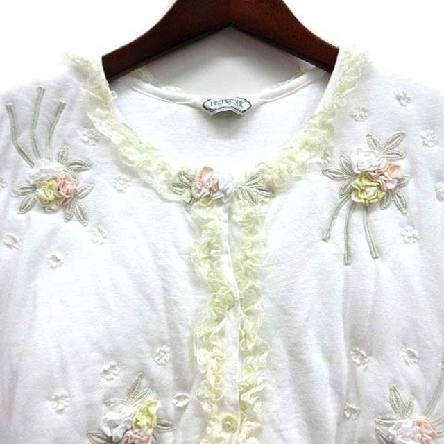 さえら　ヒスクローネ　ナイトウェアワンピース　ホワイト　お花刺繍 ヒスクローネ HISCHRONE さえら レース 花モチーフ ロング