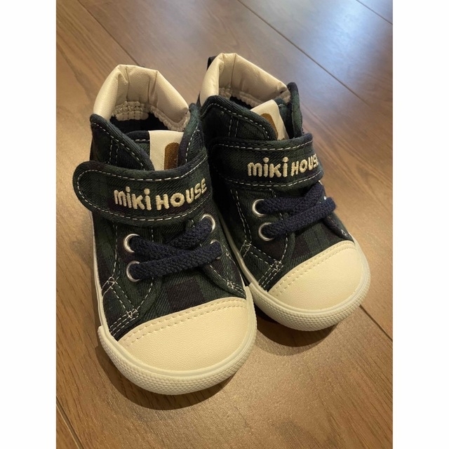 mikihouse(ミキハウス)のミキハウスグリーン子供靴13.5cm キッズ/ベビー/マタニティのベビー靴/シューズ(~14cm)(スニーカー)の商品写真