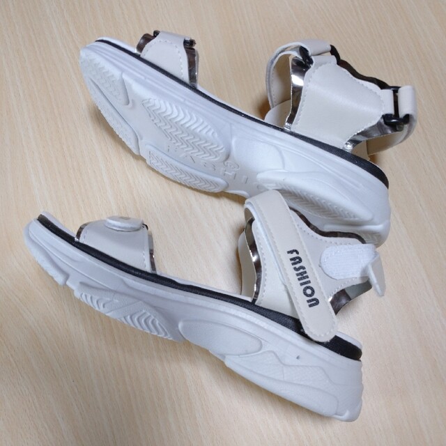 ベージュ  サンダル レディースの靴/シューズ(サンダル)の商品写真
