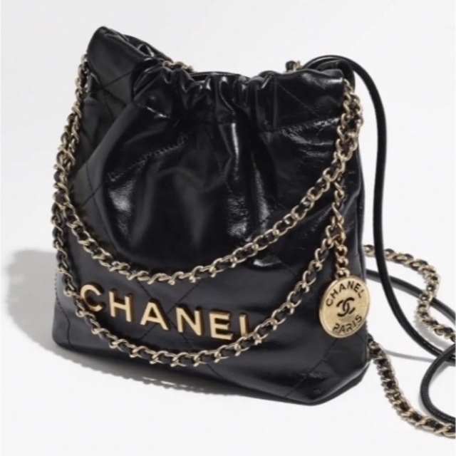 独創的 CHANEL 超人気✨シャネル 22バッグ ミニ 黒 ゴールド