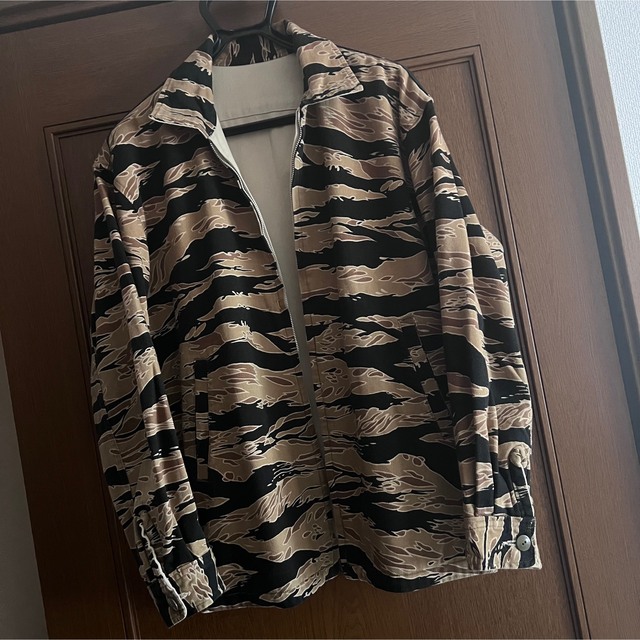 【両A面】タイガーカモ リバーシブル ミリタリーブルゾン メンズのジャケット/アウター(ミリタリージャケット)の商品写真
