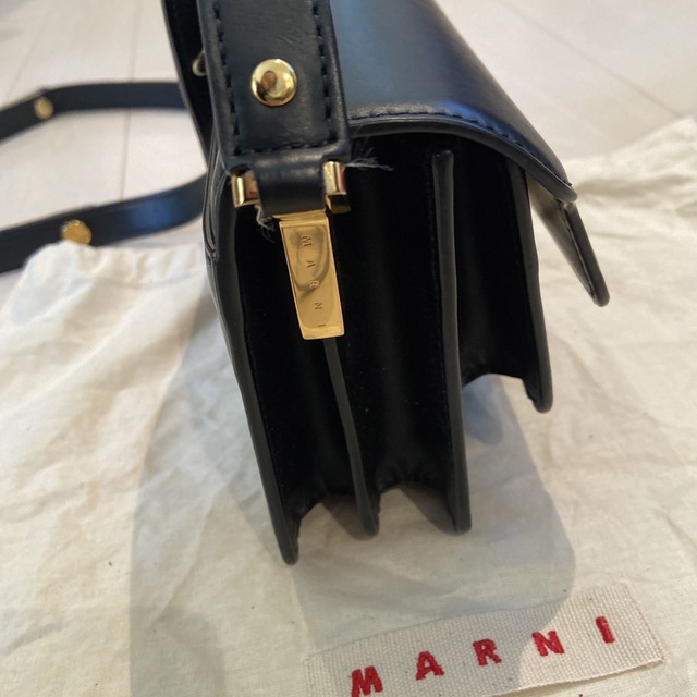 Marni(マルニ)のMARNI ミニ　トランク　黒 レディースのバッグ(ハンドバッグ)の商品写真