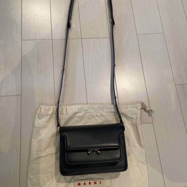 MARNI ミニ　トランク　黒ハンドバッグ