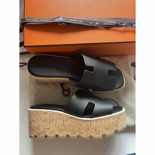 新しい季節 Hermes 黒 37 ≪エズ≫ 30 Eze サンダル 大人気
