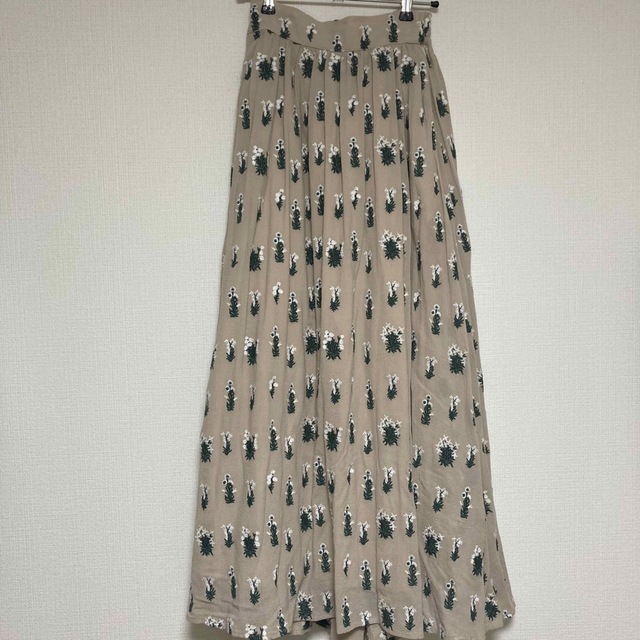 TSURU by Mariko Oikawa(ツルバイマリコオイカワ)の限定値下　tsuru by mariko oikawa 刺繍　スカート レディースのスカート(ロングスカート)の商品写真
