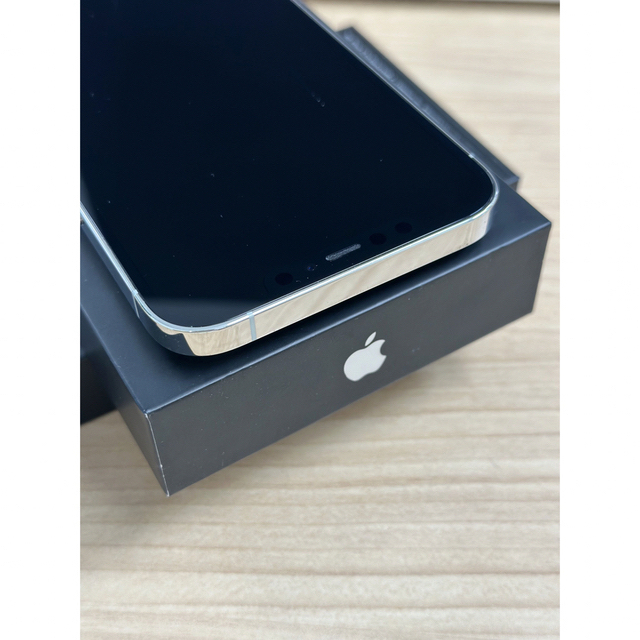 Apple(アップル)のアップル iPhone12 Pro Max 256GB シルバー SIMフリー スマホ/家電/カメラのスマートフォン/携帯電話(スマートフォン本体)の商品写真