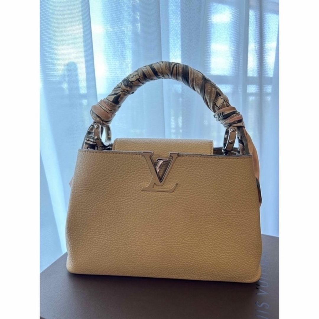 LOUIS VUITTON(ルイヴィトン)のルイヴィトン　カプシーヌbb ベージュ　シルバー金具 レディースのバッグ(ハンドバッグ)の商品写真