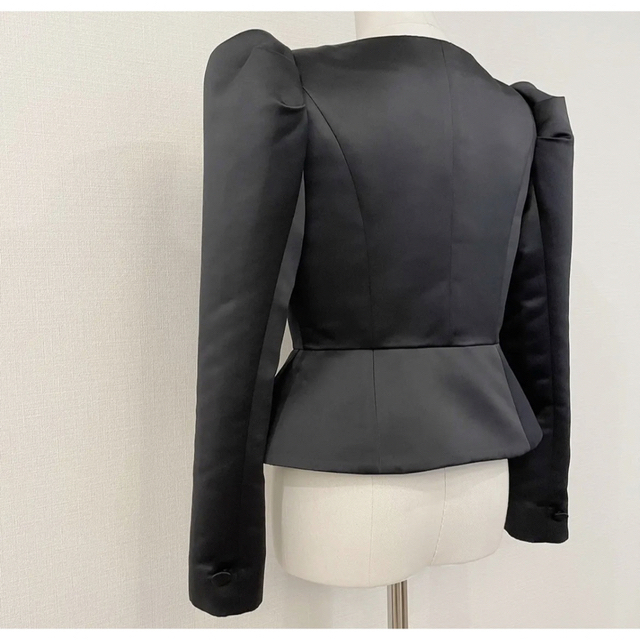 豊富な商品から 新品 サテンジャケット Cygne ノーカラージャケット